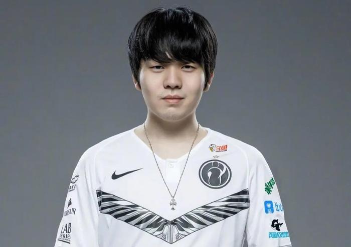 Rookie迎来七赛季高光表现，G2球迷沸腾！
