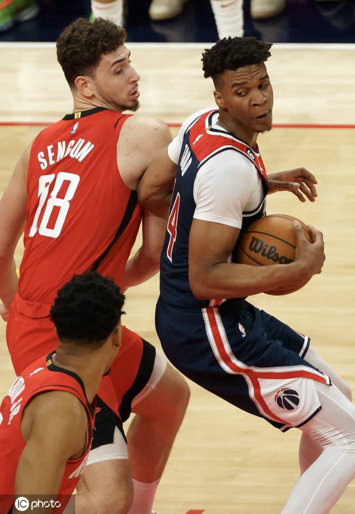 凯恩在独行侠比赛中精彩发挥，战术调整引发热议！